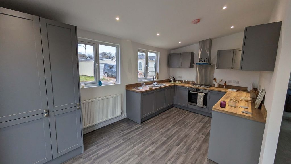 Property photo 3 of 6 Kitchen.Jpg