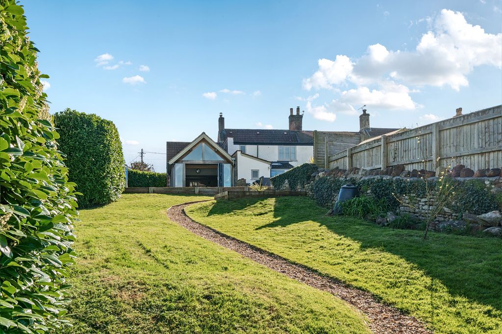 Property photo 2 of 37 Garden