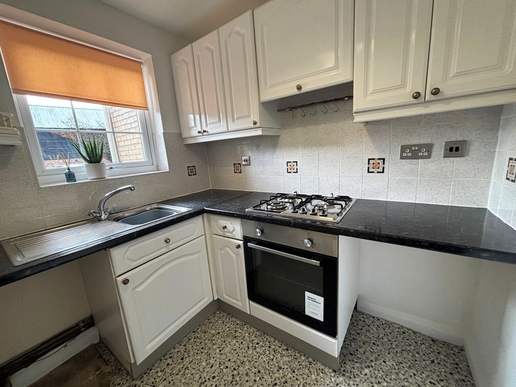 Property photo 2 of 10 Kitchen