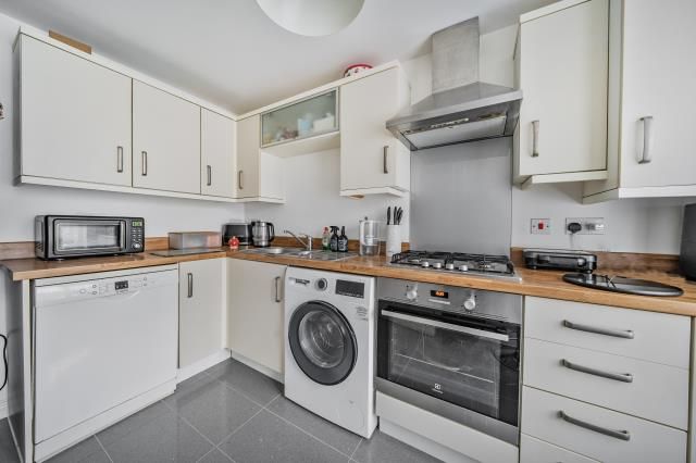 Property photo 3 of 21 Kitchen