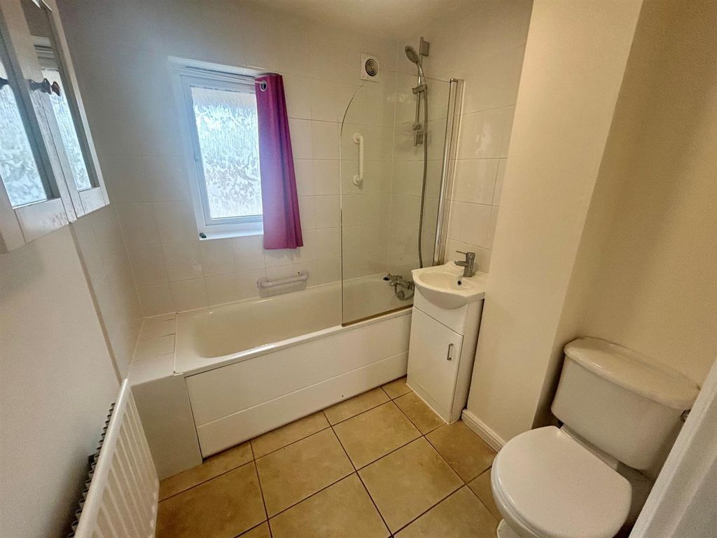 Property photo 3 of 10 Bathroom.Jpg