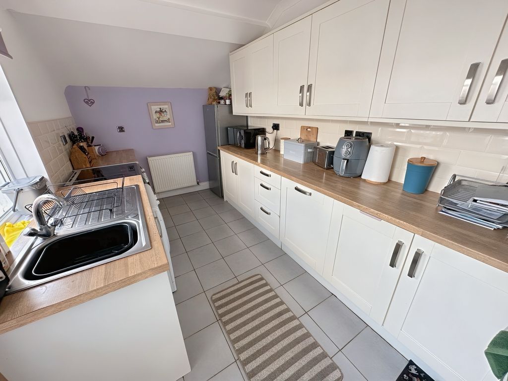 Property photo 2 of 13 Kitchen