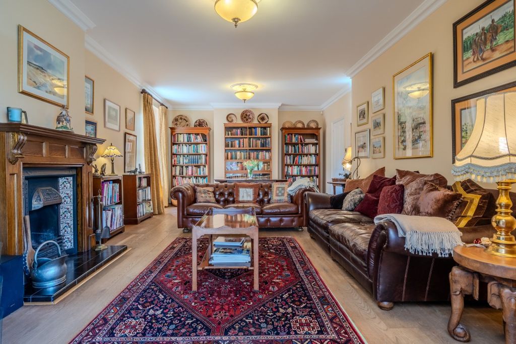 Property photo 2 of 35