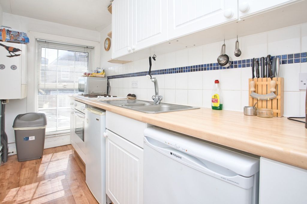 Property photo 3 of 12 Picture 3