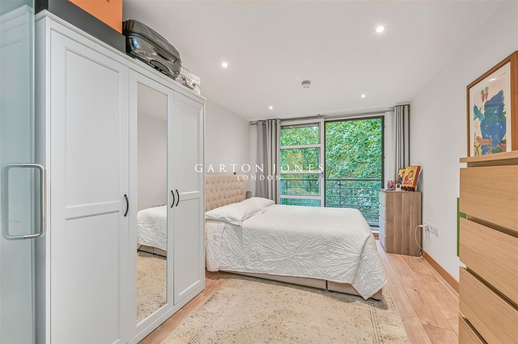 Property photo 3 of 12 Bedroom.Jpg