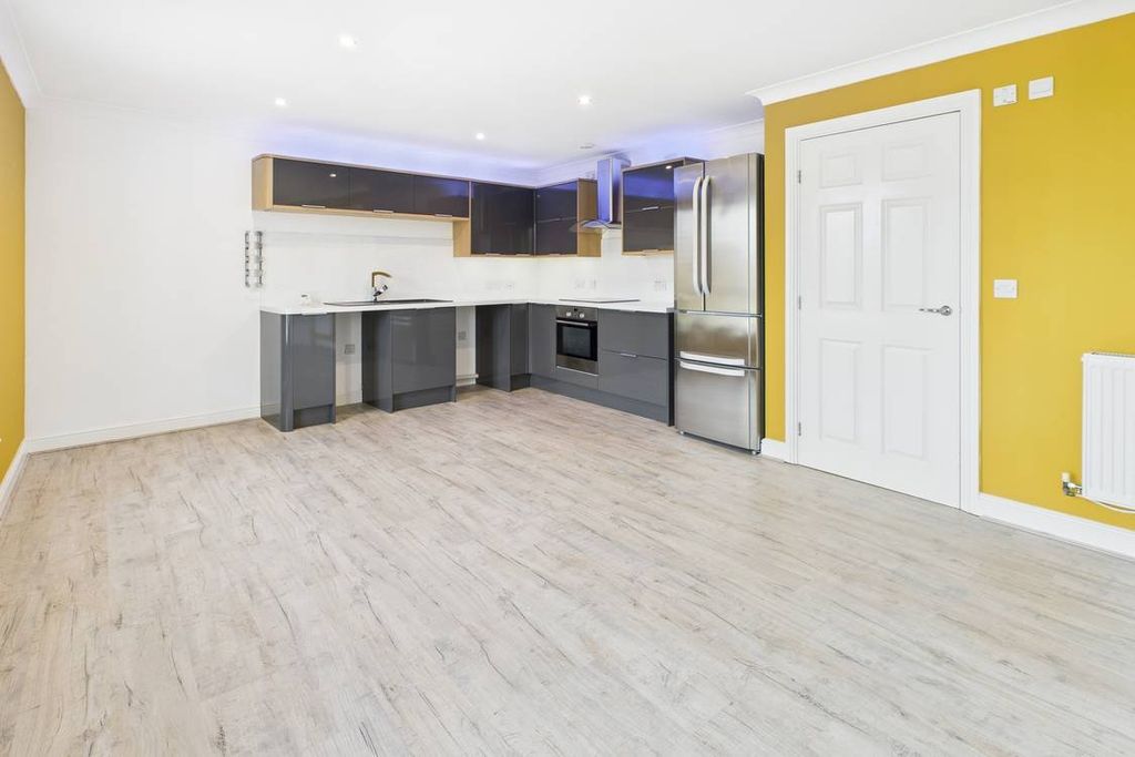 Property photo 2 of 11 Kitchen / Living