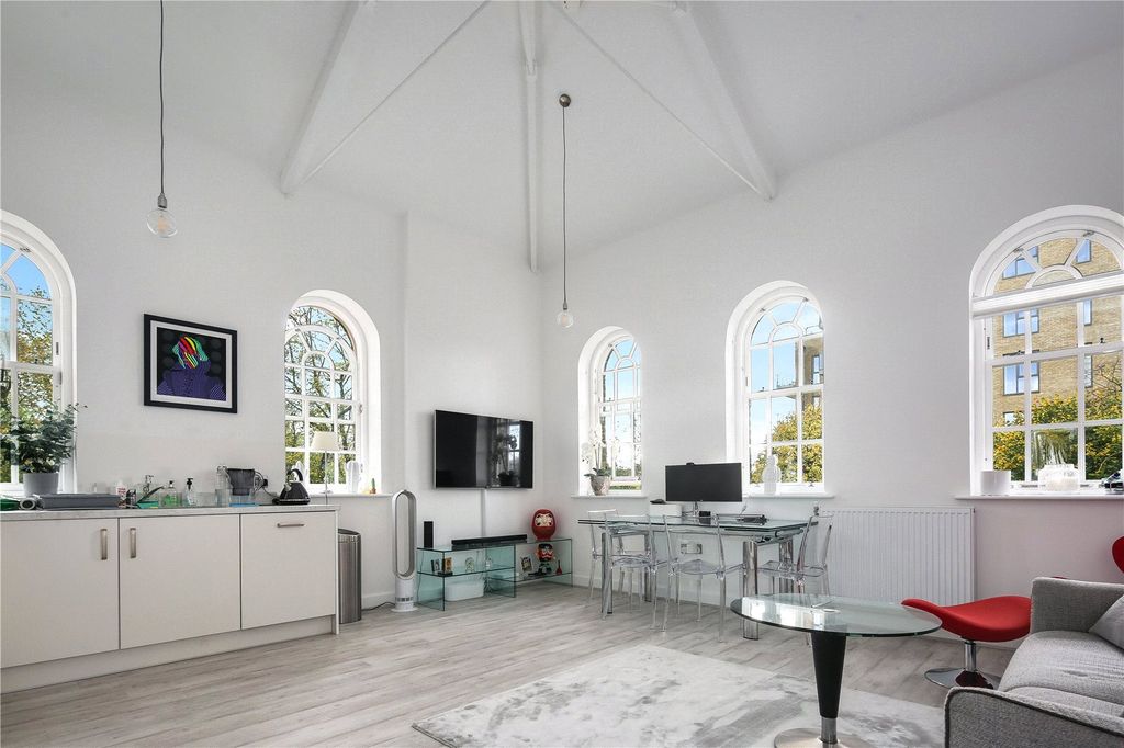 Property photo 2 of 14 Living Area/Kitchen