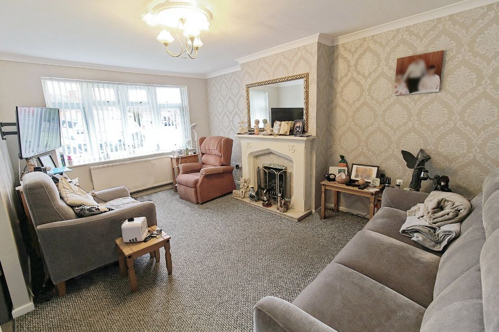 Property photo 2 of 16 Lounge