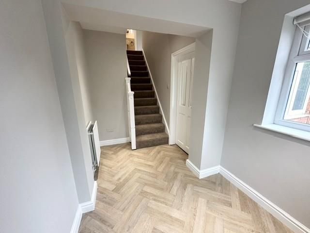 Property photo 3 of 30 Entrance Hall