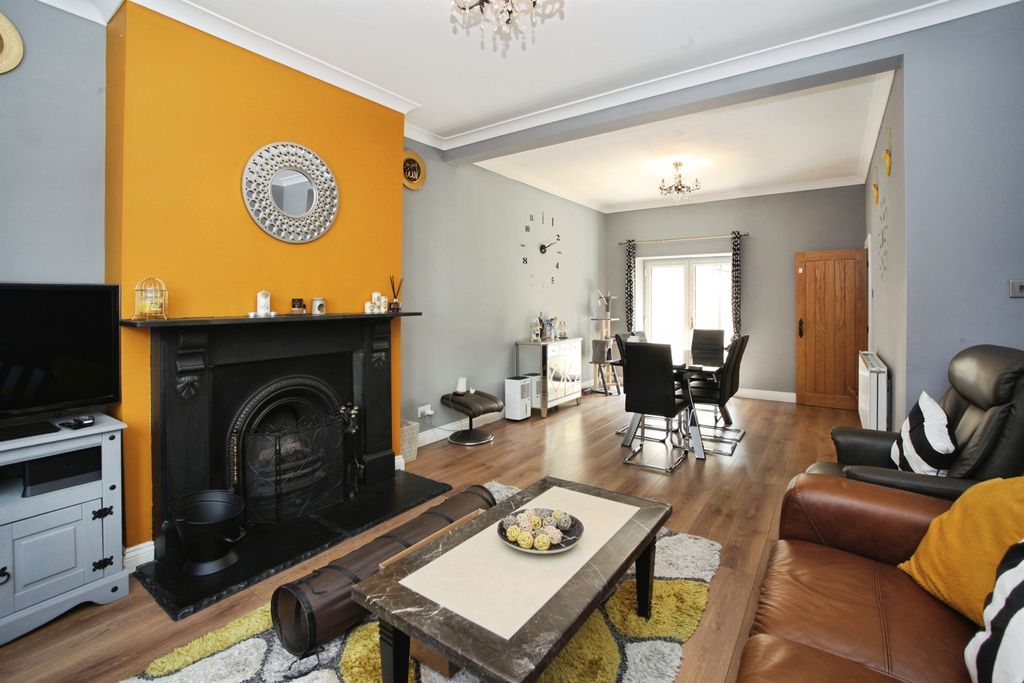 Property photo 2 of 19