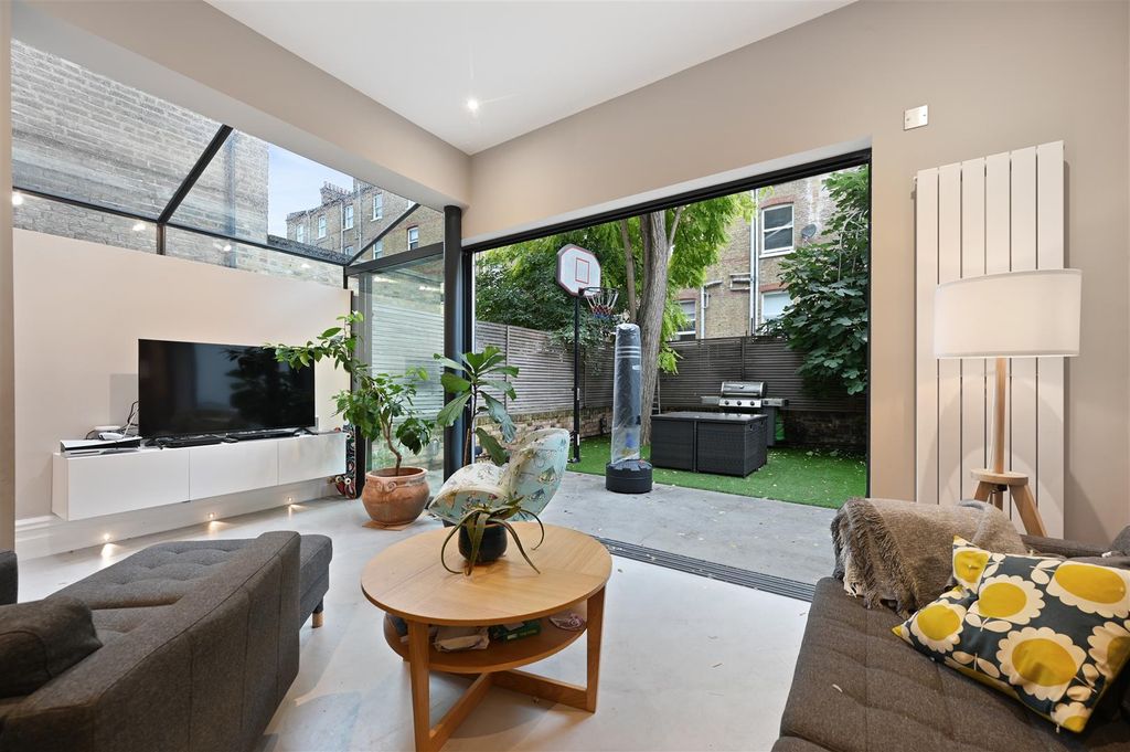 Property photo 2 of 10 Reception