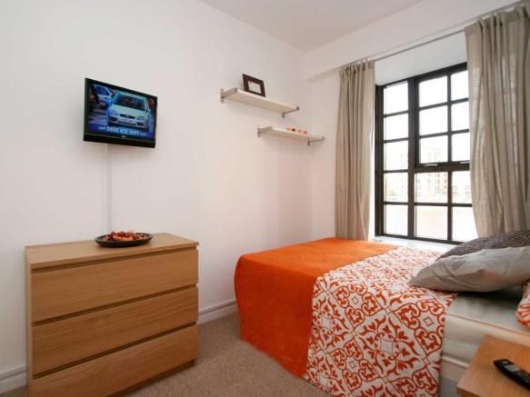 Property photo 1 of 17 4 Bedroom House