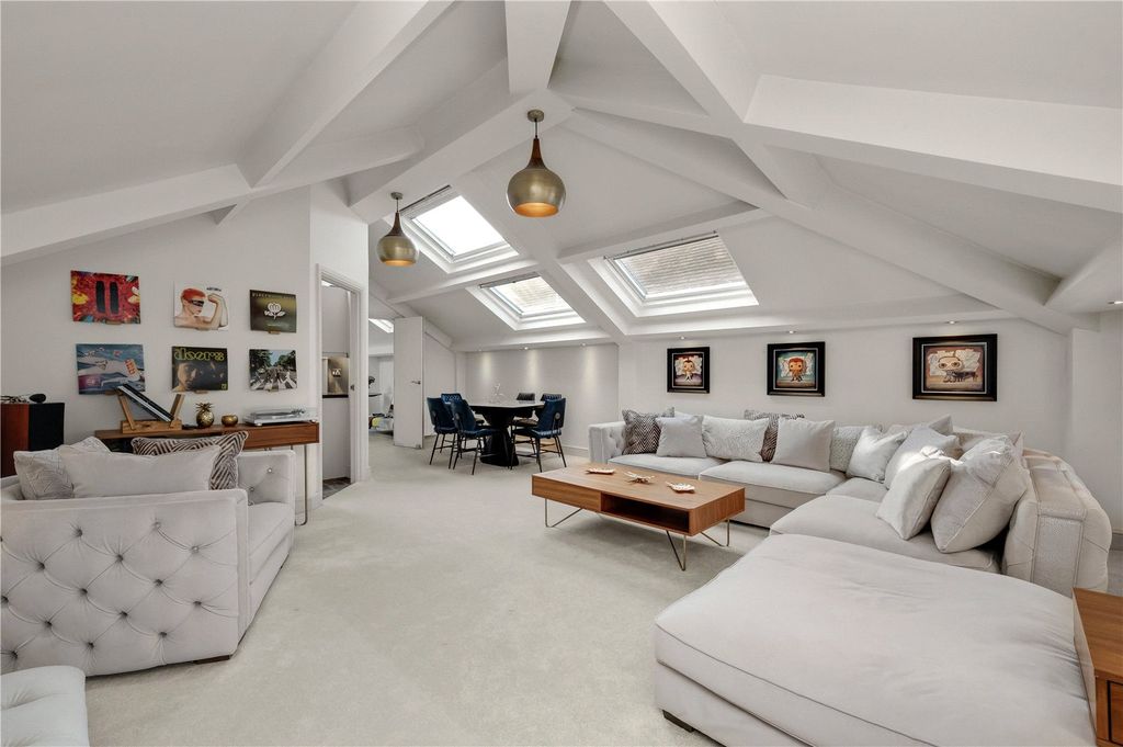 Property photo 1 of 14 Sitting Room