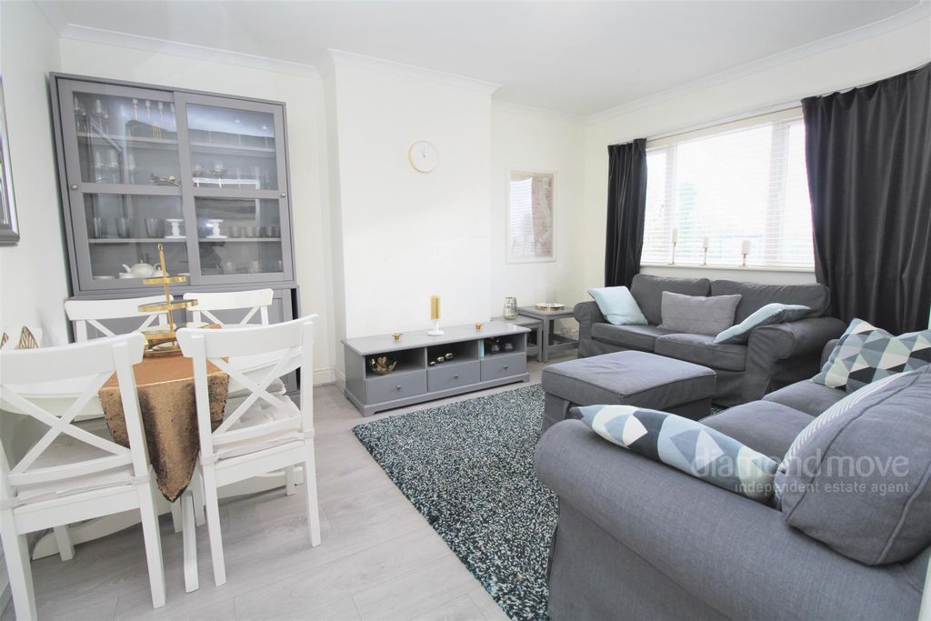 Property photo 2 of 9 Photo 3