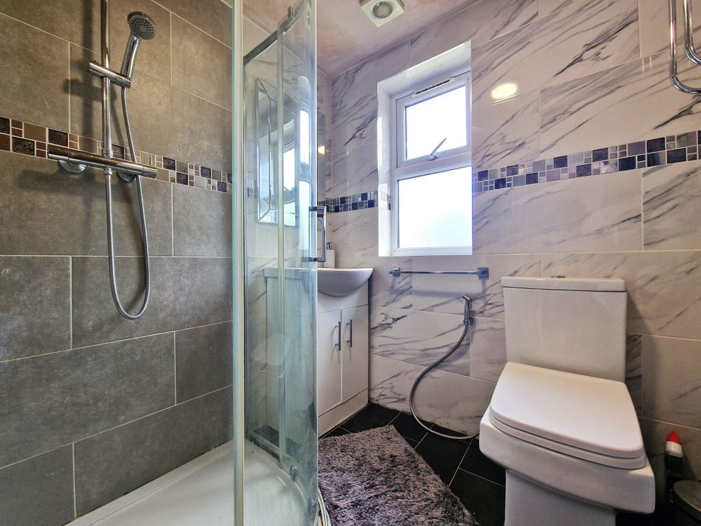 Property photo 2 of 4 Bathroom