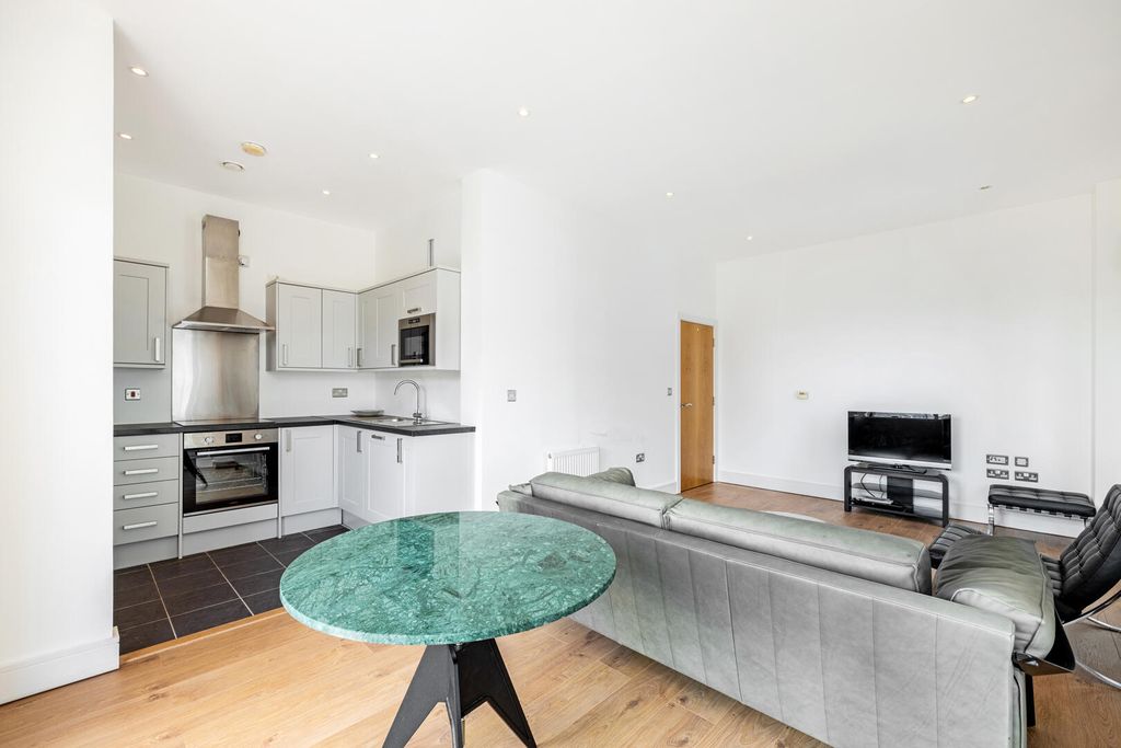 Property photo 2 of 22 Living Room