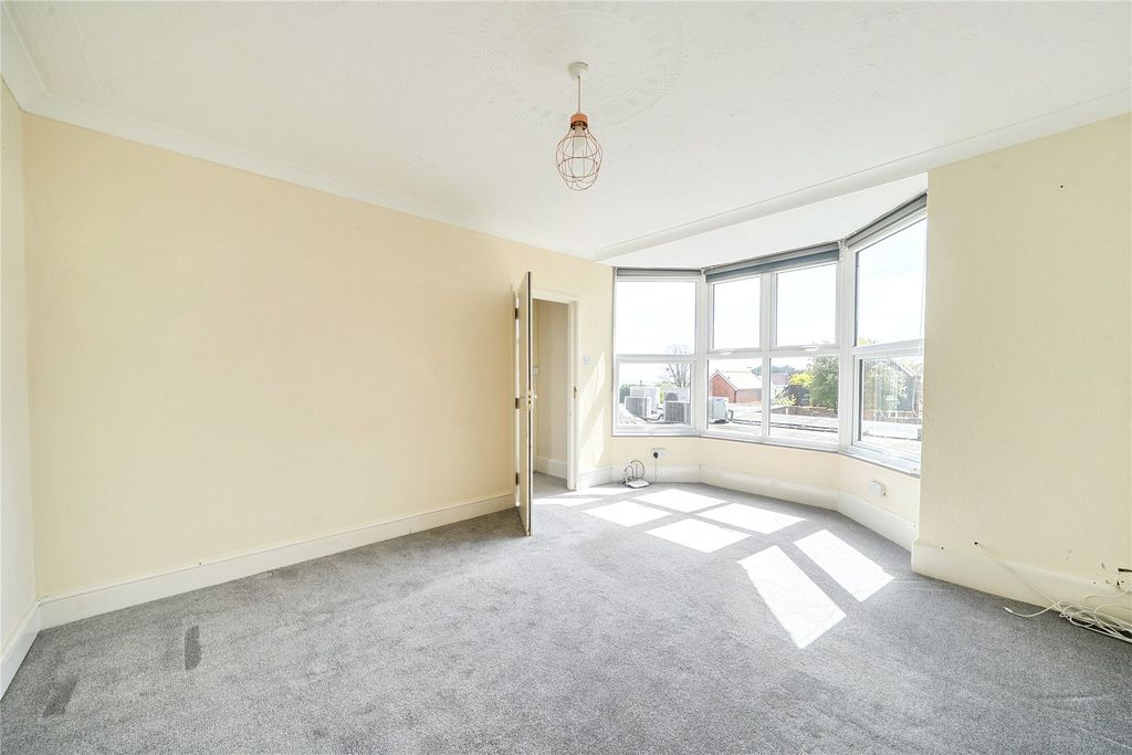 Property photo 3 of 12 Picture No. 02