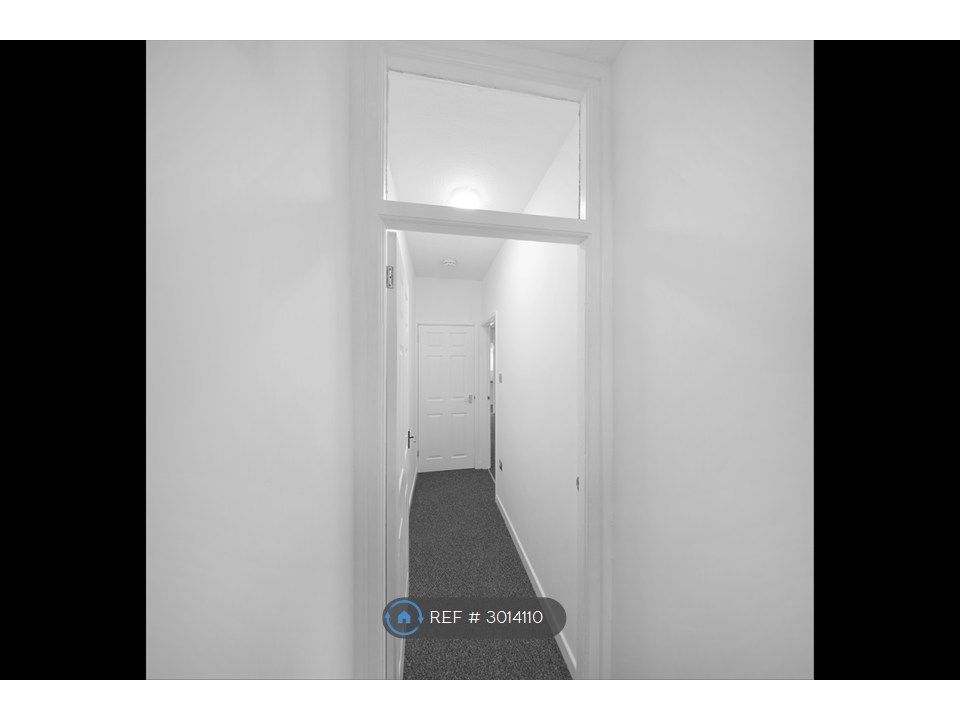 Property photo 1 of 8 Hallway