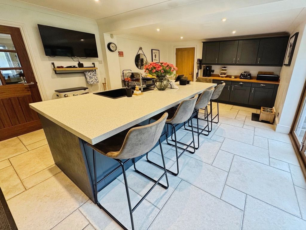 Property photo 2 of 37