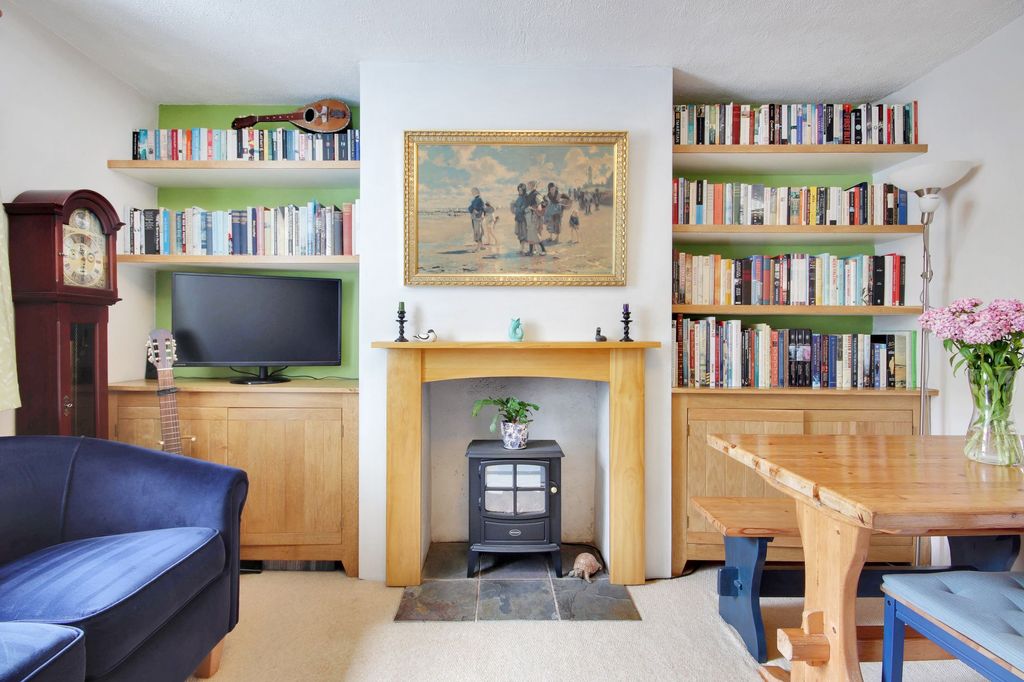 Property photo 2 of 12