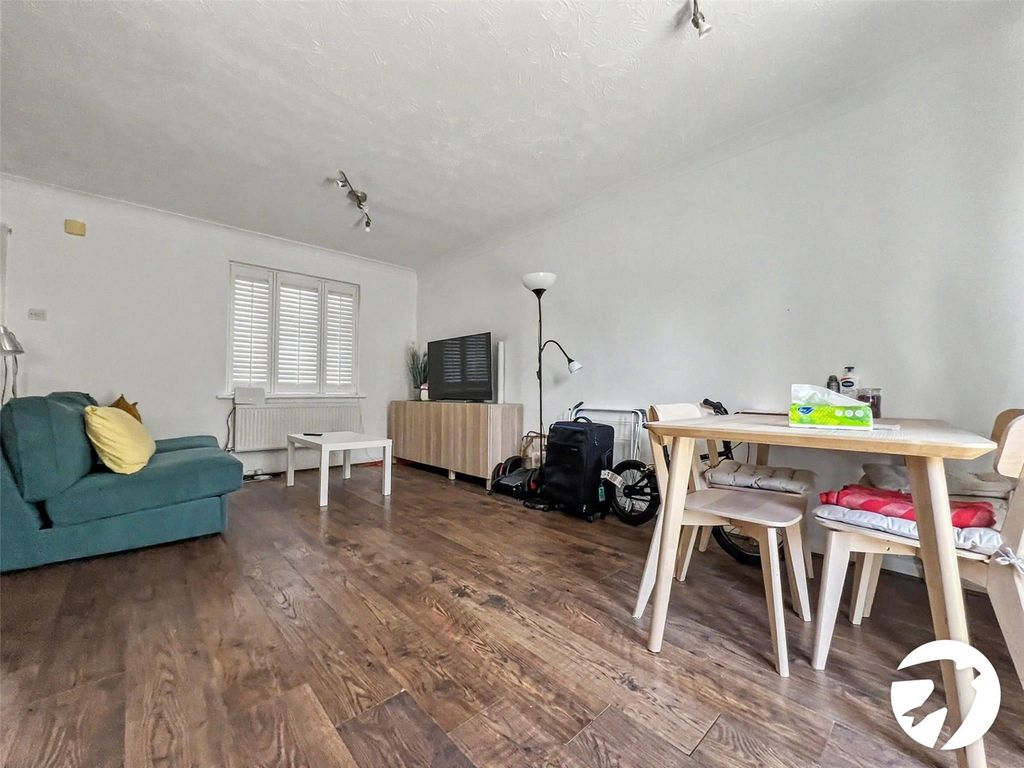 Property photo 3 of 13 Lounge