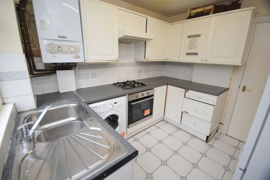 Property photo 2 of 12 Kitchen