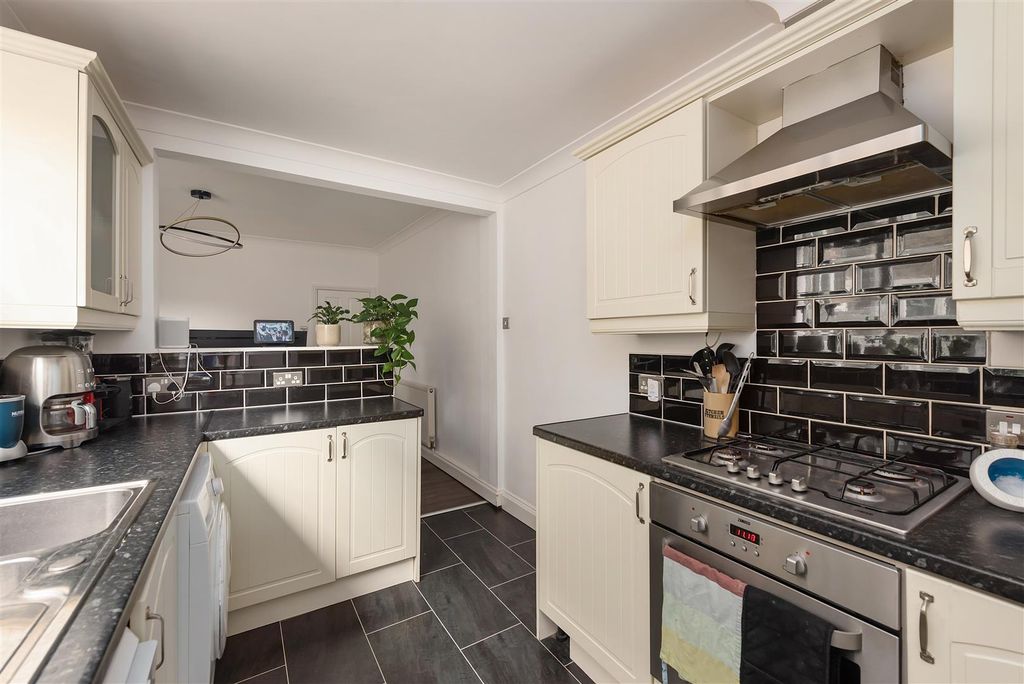 Property photo 3 of 15 Essex Street, Whitstable