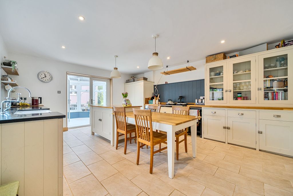 Property photo 2 of 24 Kitchen/Breakfast Room