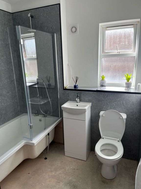 Property photo 2 of 6 A Modern Bathroom Suite Featuring A White Bathtub ...