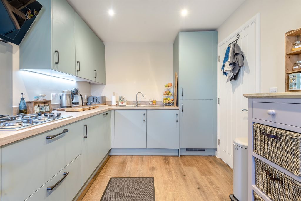 Property photo 2 of 25