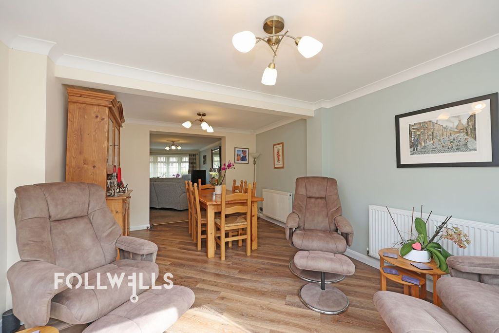 Property photo 2 of 28