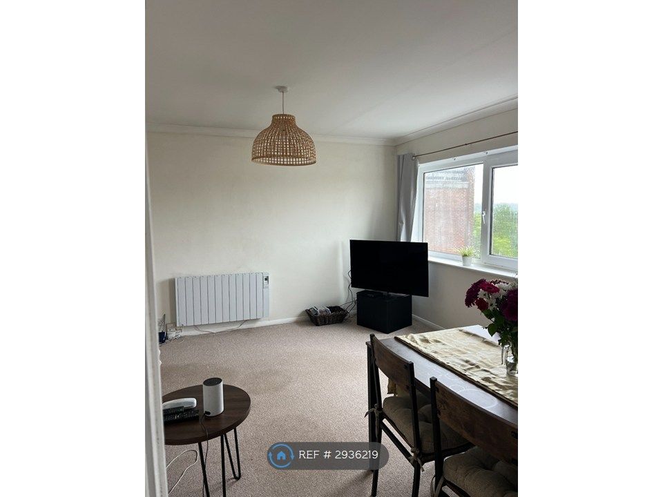 Property photo 3 of 18 Living Room