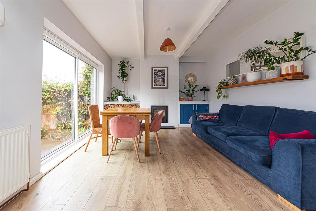 Property photo 3 of 21 Dining