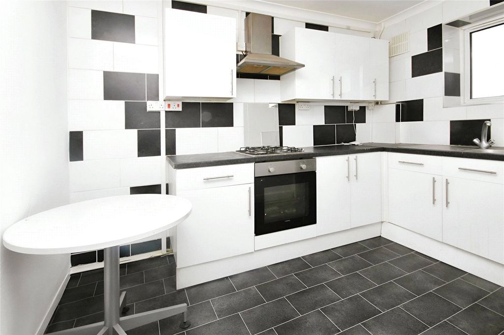 Property photo 2 of 7 Kitchen