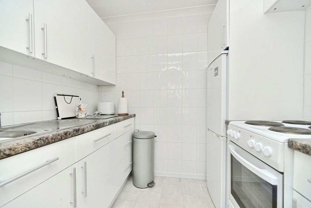 Property photo 2 of 14 Kitchen