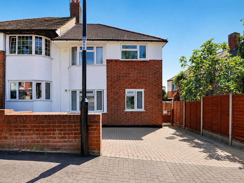 Property photo 1 of 20 Catford Se6 Moremead Road Front Of Property - Compressed