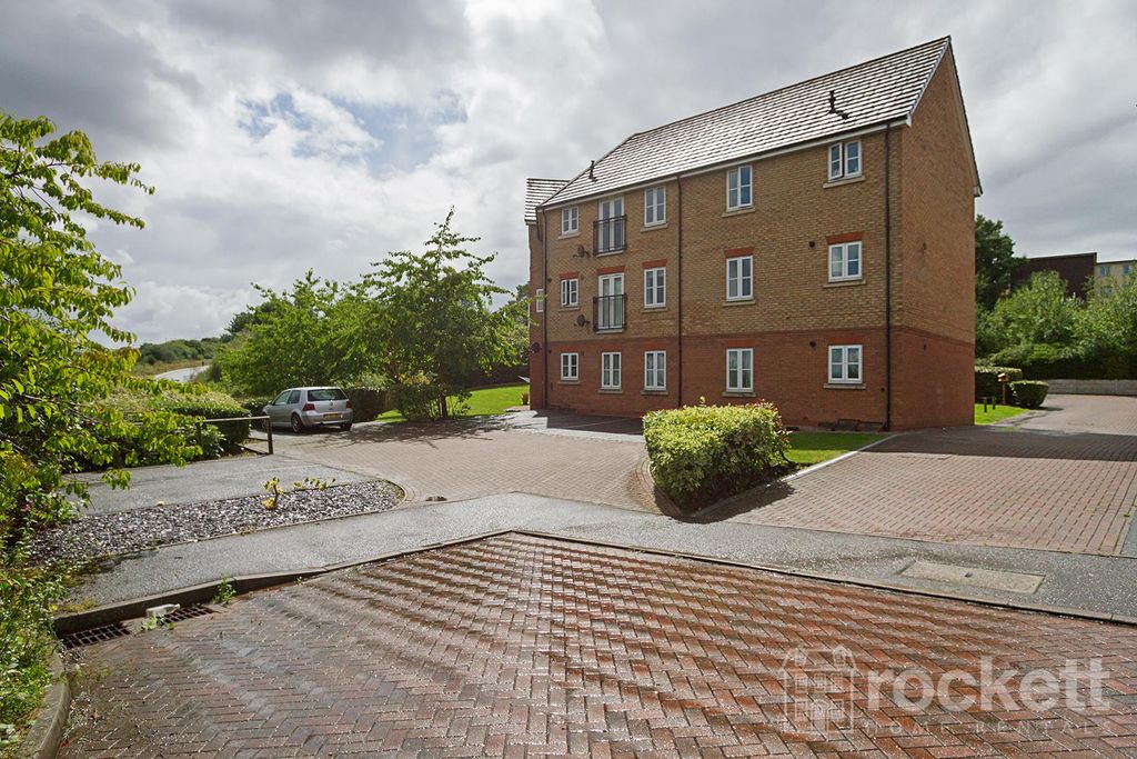 Property photo 3 of 33 24_Daveyclose_Gwi_61