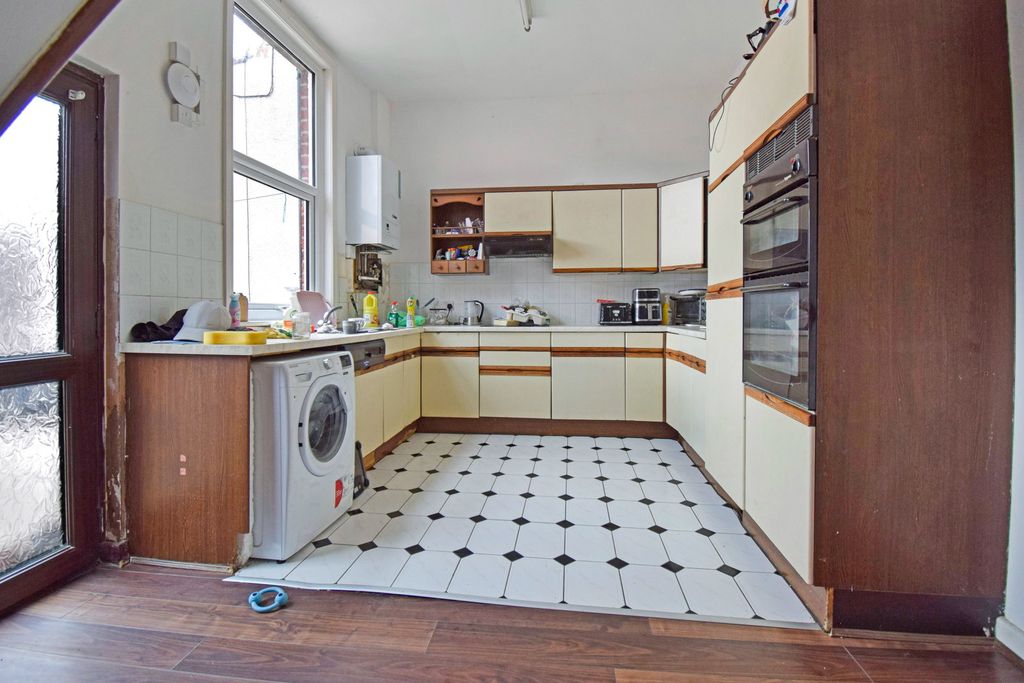 Property photo 3 of 9
