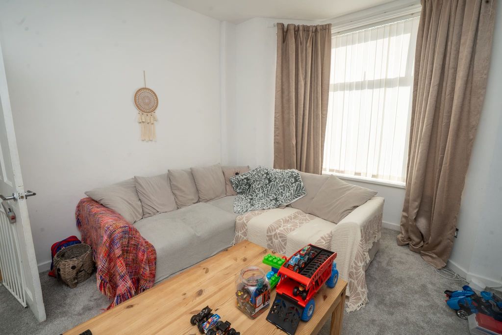 Property photo 3 of 18