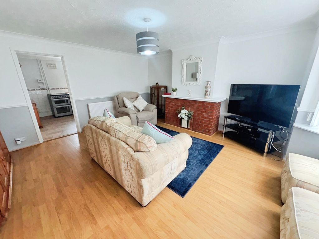 Property photo 3 of 16 572Aae6F-Img_3611