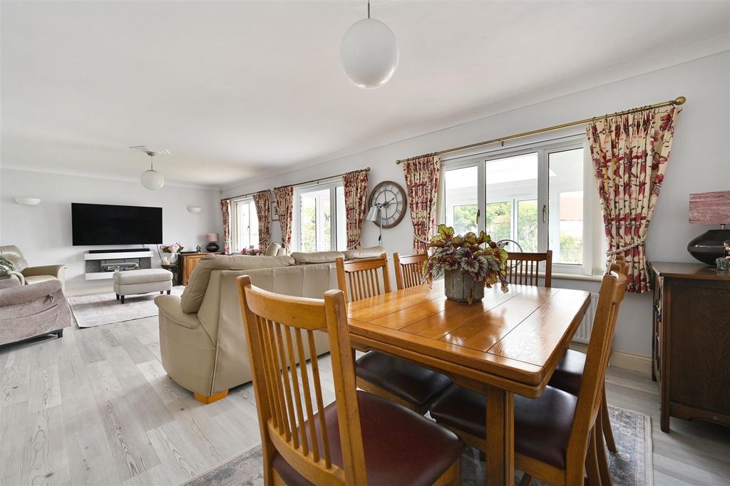 Property photo 3 of 28 8-Winceby-Close (10).Jpg