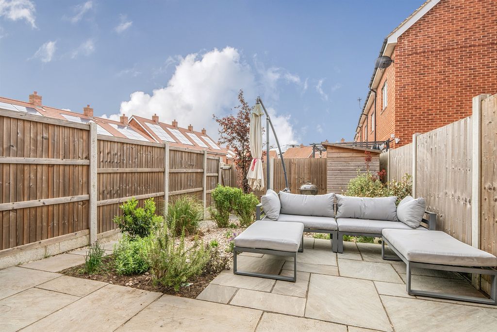 Property photo 2 of 12