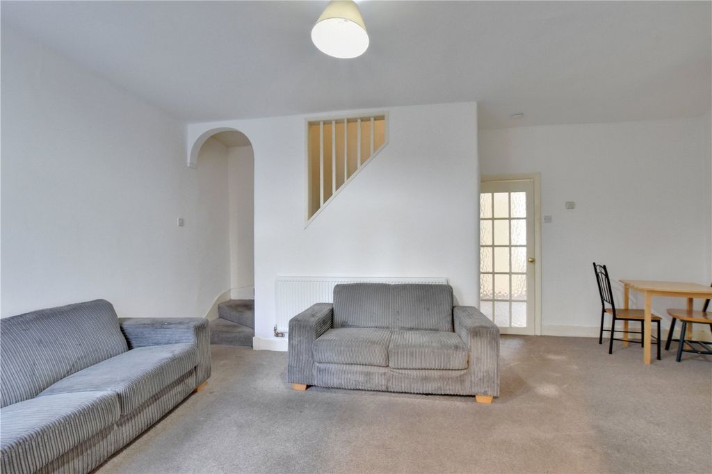 Property photo 2 of 15 Picture No. 12