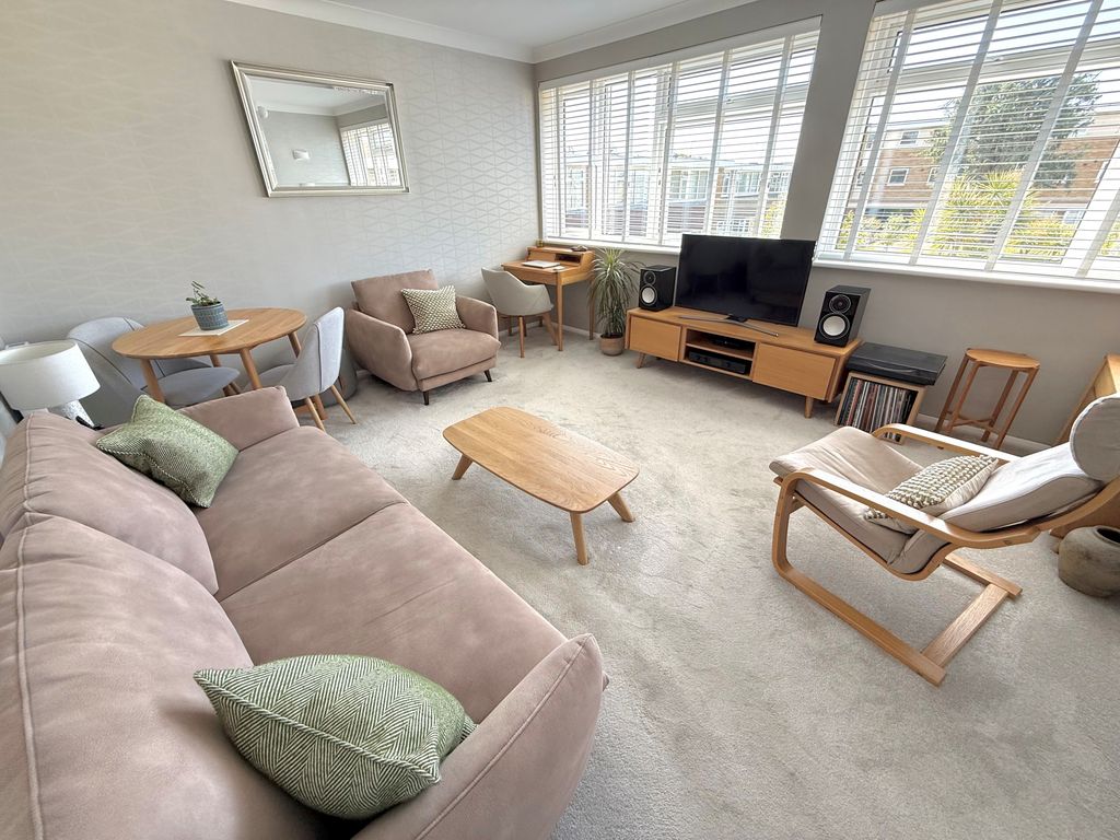 Property photo 3 of 12 18 Bramber Square Lounge 1