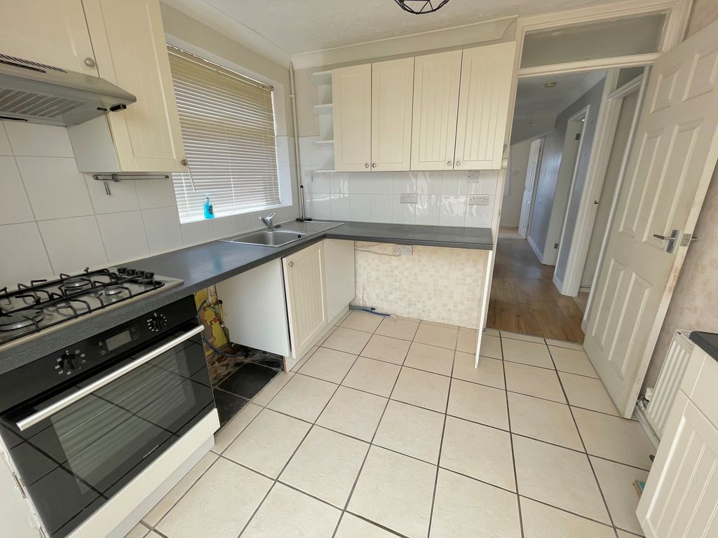 Property photo 2 of 17 18 Moorfoot Road Kitchen 1
