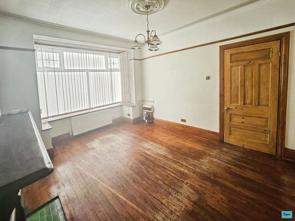 Property photo 3 of 25 Lounge