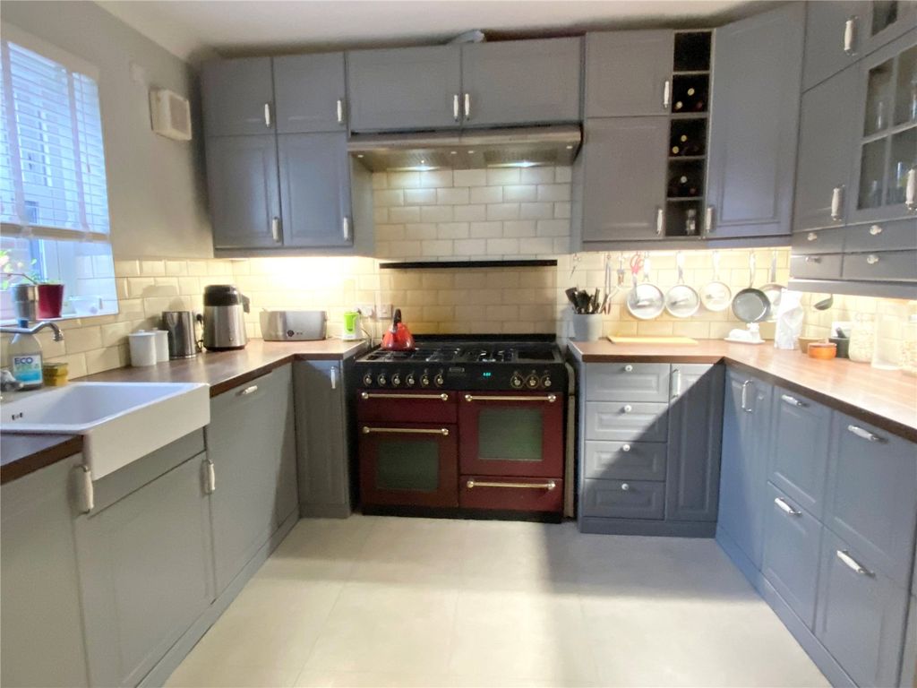 Property photo 2 of 17 Kitchen