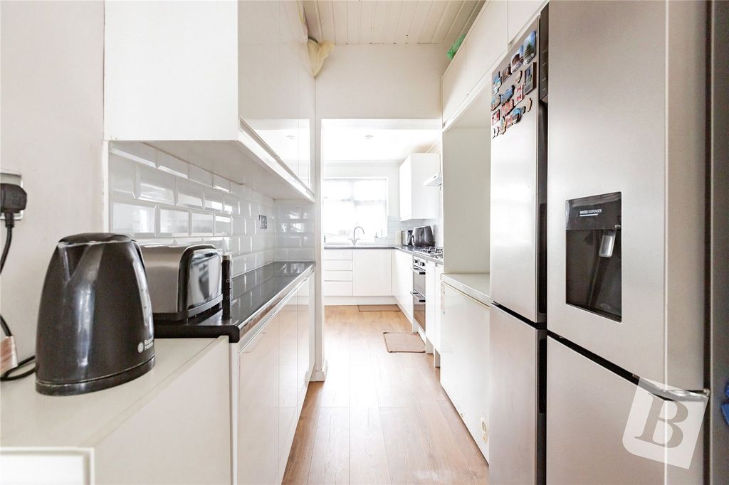 Property photo 3 of 16 Kitchen