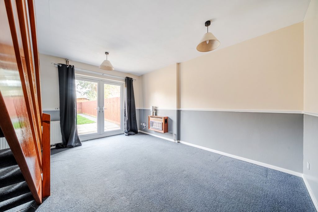 Property photo 2 of 14 Sunnymead; Living Room