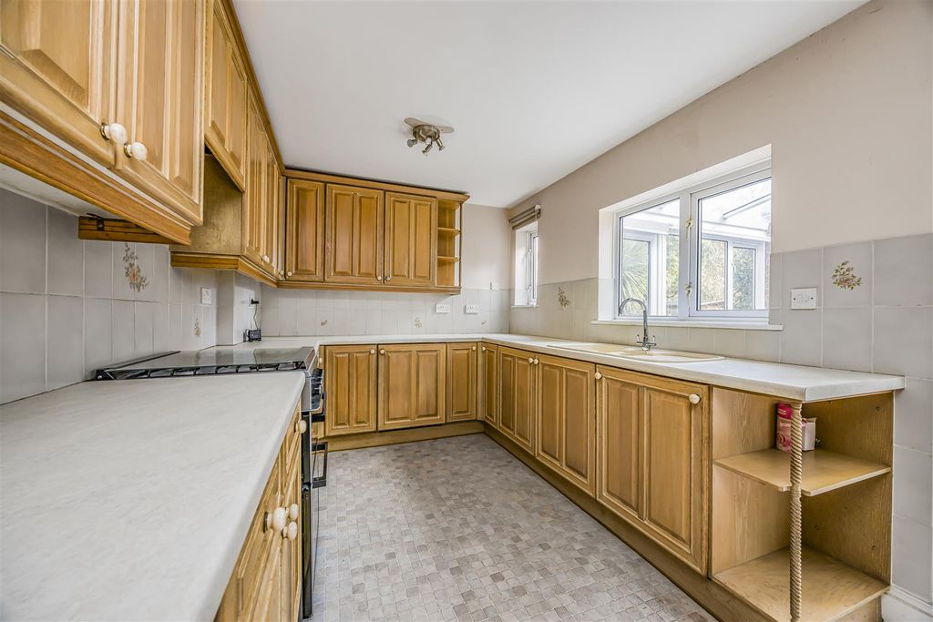 Property photo 3 of 27 73 Amberley Road, Portsmouth-Porticomarketing-Sold